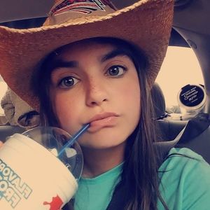 Meet your Posher, Chloe